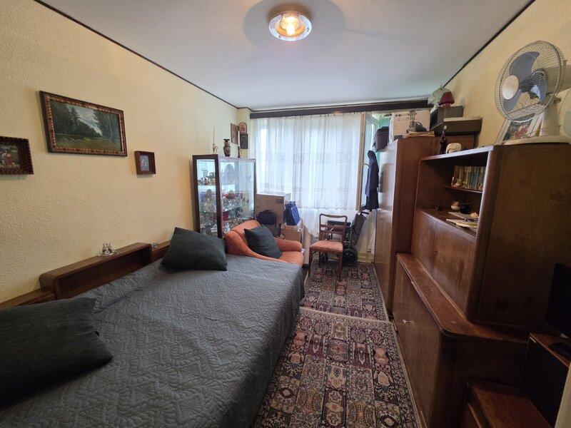 Piata Muncii, 5 minute metrou, chiar pe Basarabia, stradal, vedere spate