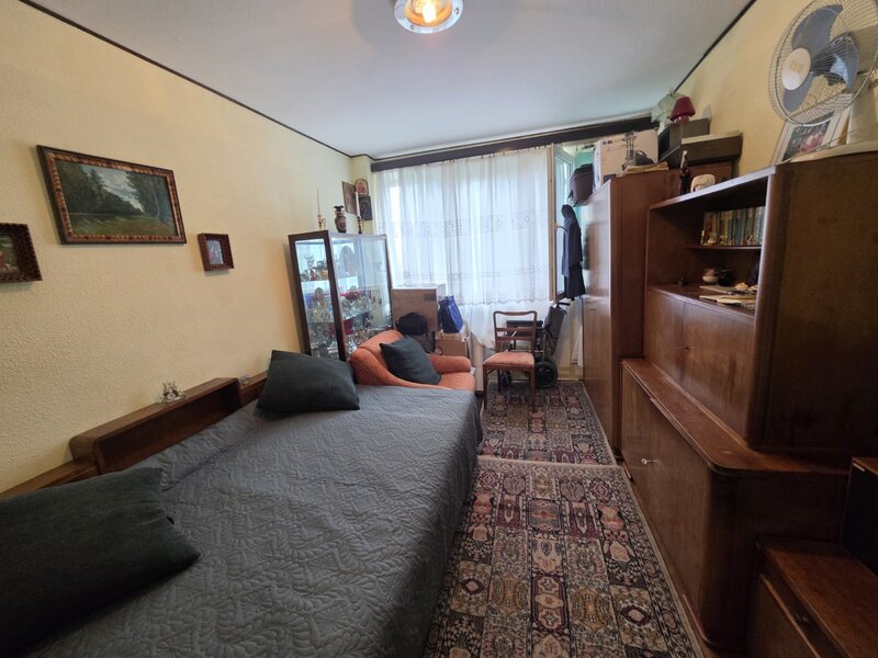 Piata Muncii, 5 minute metrou, chiar pe Basarabia, stradal, vedere spate