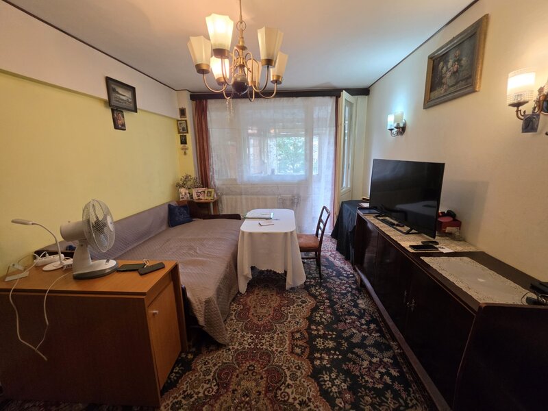 Piata Muncii, 5 minute metrou, chiar pe Basarabia, stradal, vedere spate